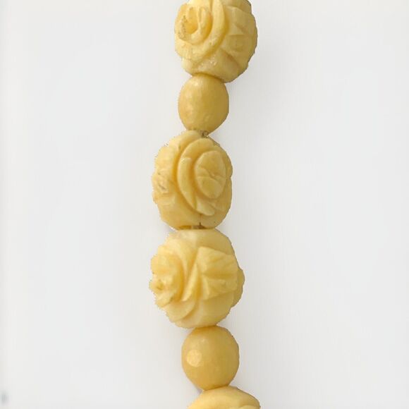 Vintage Carved Cabbage Rose Bead Necklace - Broken Clasp - Picture 4 of 5